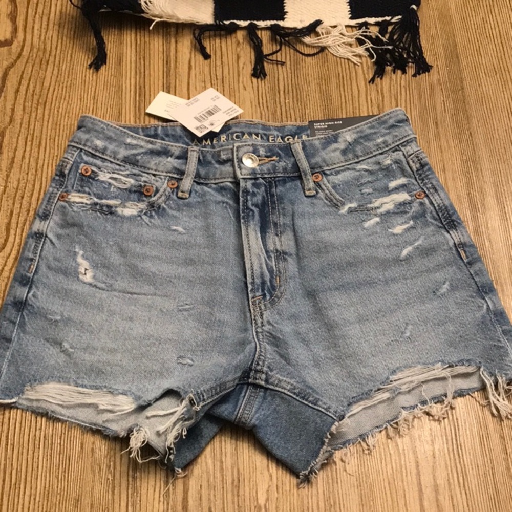 New American Eagle denim shorts . Super high rise , strigid relaxed .